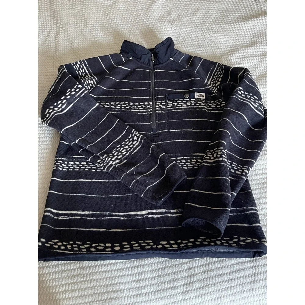 Men's small  The North Face Quarter Zip Navy Fisherman Naval Pattern Sweater